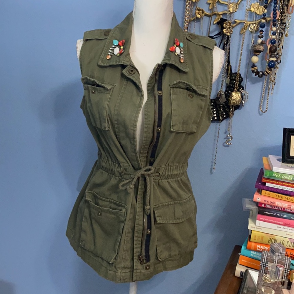 Decree Size Medium Sleeveless Cargo Vest Tie/button/zip up w Rhinestones